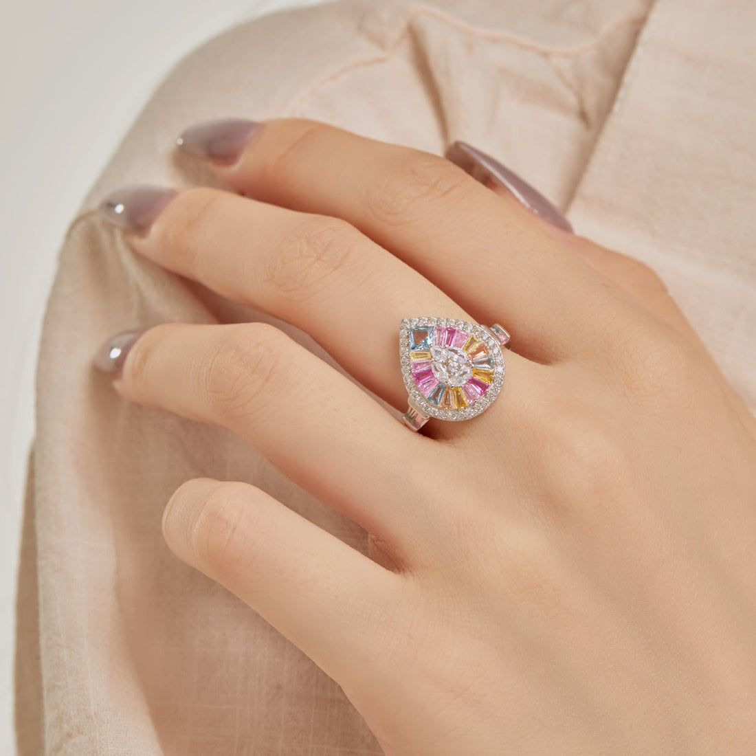 [Limara]Elegant Colorful Water Drop Shape Banquet Ring
