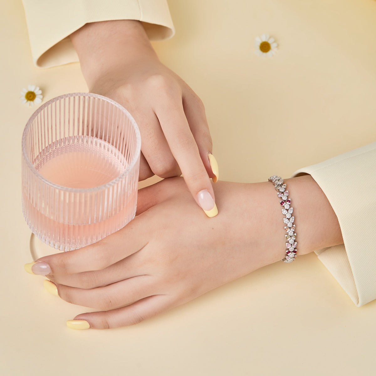 [Limara]Dainty Exquisite Flower Shape Daily Bracelet