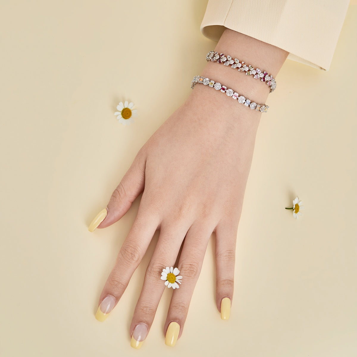 [Limara]Dainty Exquisite Flower Shape Daily Bracelet