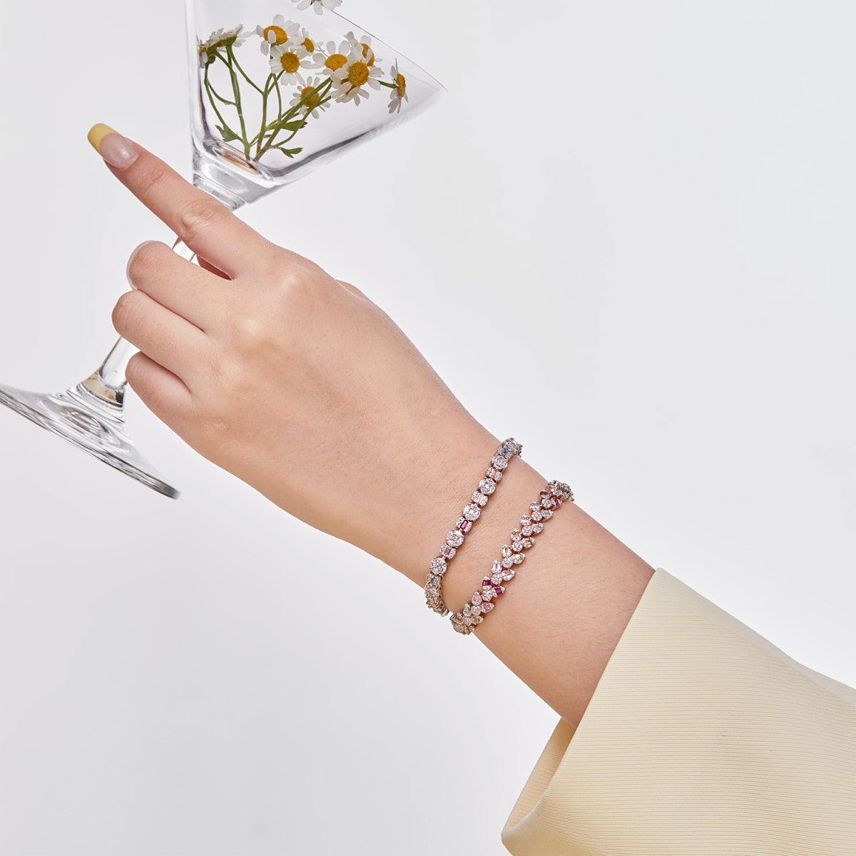 [Limara]Dainty Exquisite Flower Shape Daily Bracelet