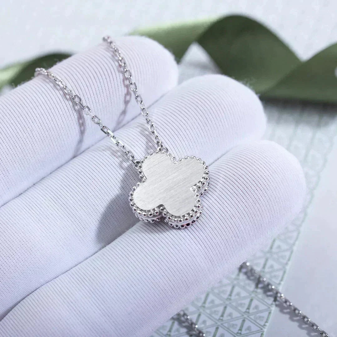 [Limara] CLOVER  15MM DIAMOND LASER NECKLACE SILVER