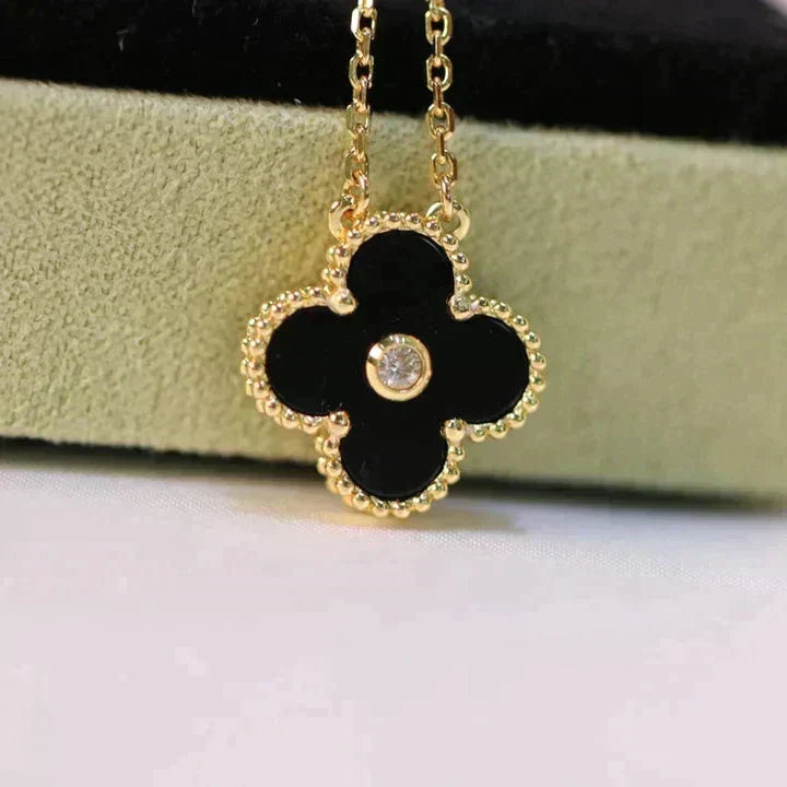[Limara] CLOVER 15MM DIAMOND ONYX NECKLACE