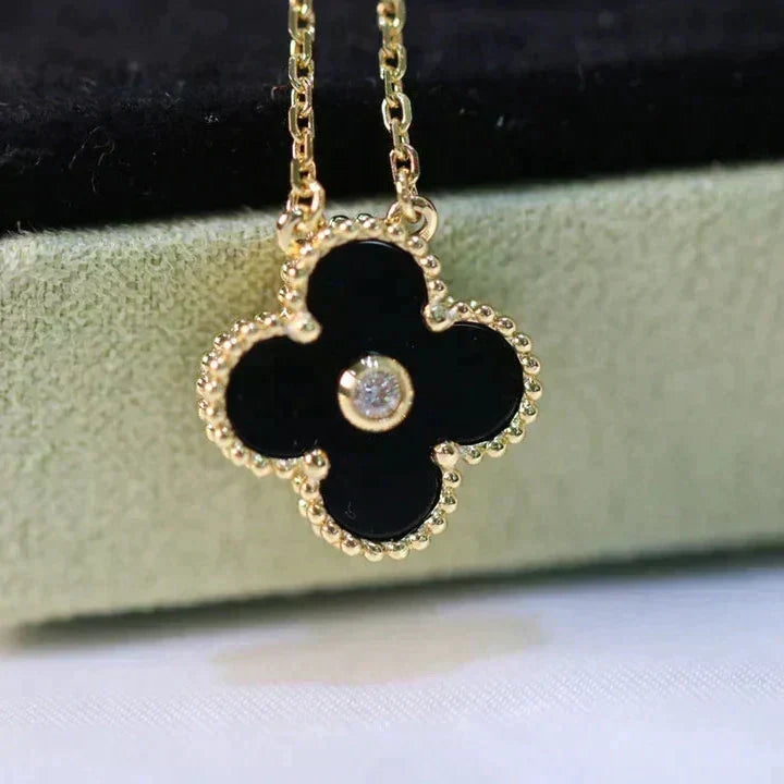 [Limara] CLOVER 15MM DIAMOND ONYX NECKLACE