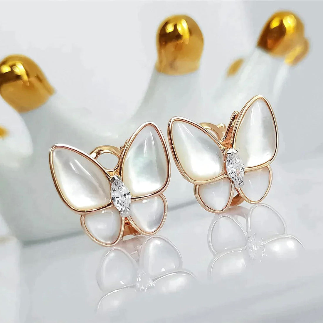 [Limara]BUTTERFLY MOP DIAMOND EARRINGS