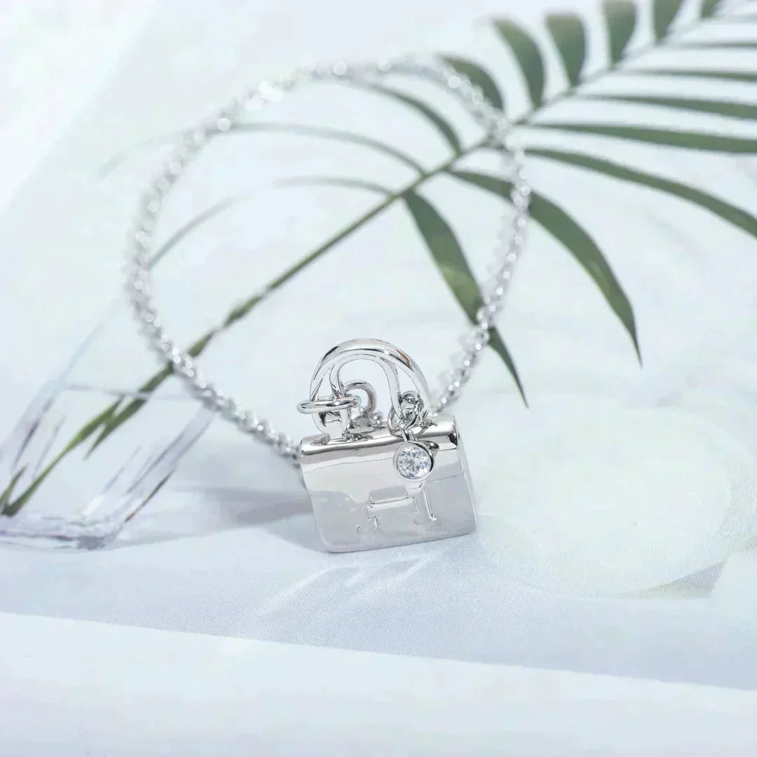 [Limara]AMULETTE PEDANT SILVER NECKLACE