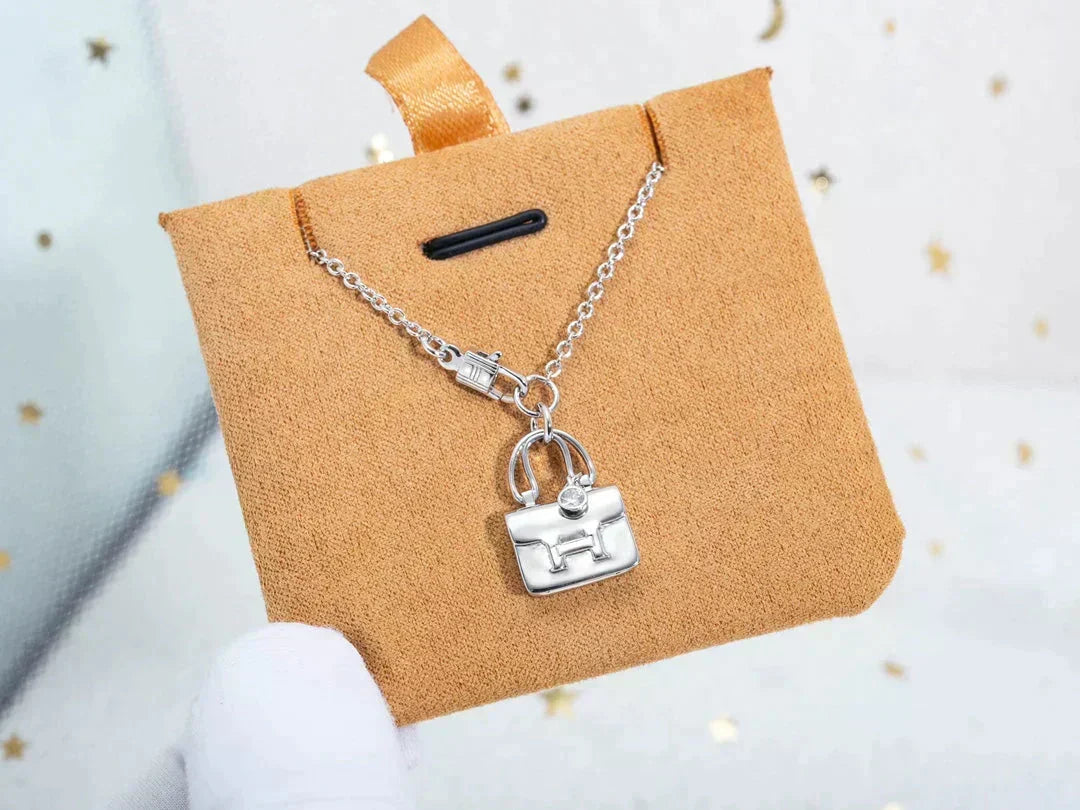 [Limara]AMULETTE PEDANT SILVER NECKLACE