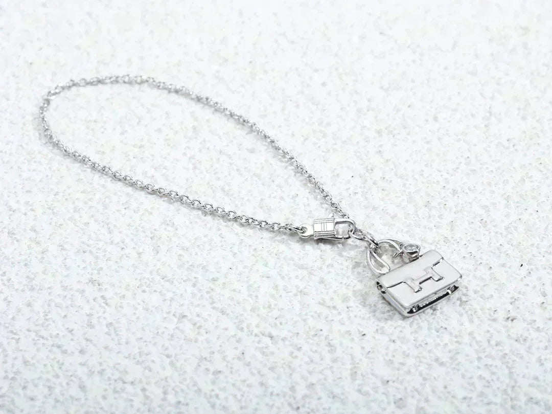 [Limara]AMULETTE PEDANT SILVER NECKLACE