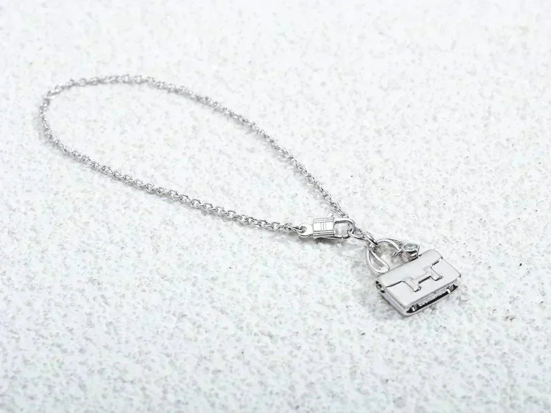 [Limara]AMULETTE PEDANT SILVER NECKLACE