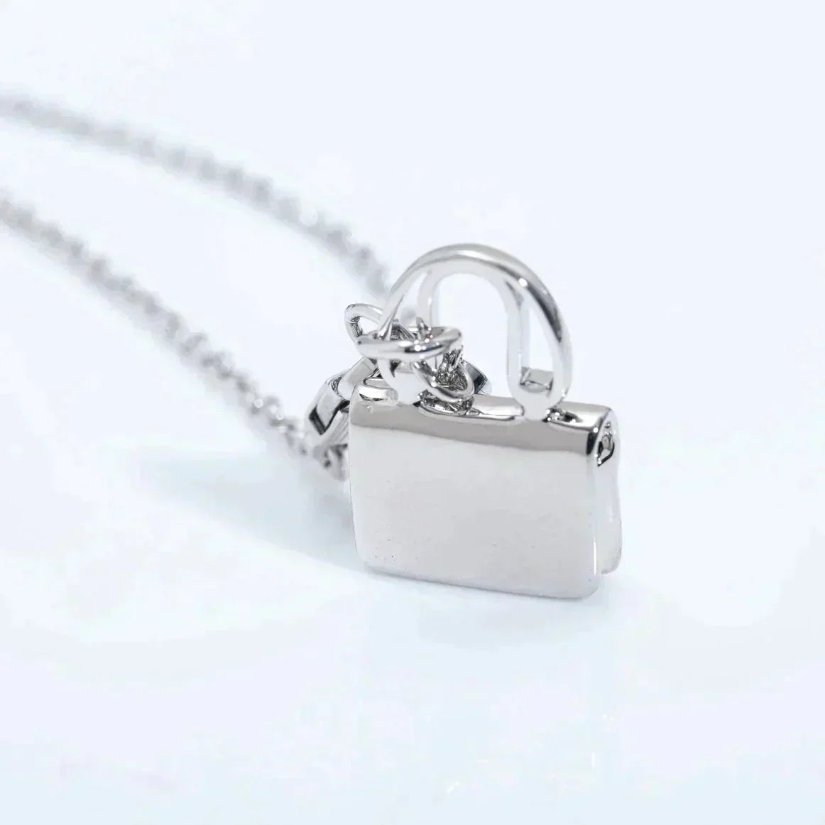 [Limara]AMULETTE PEDANT SILVER NECKLACE
