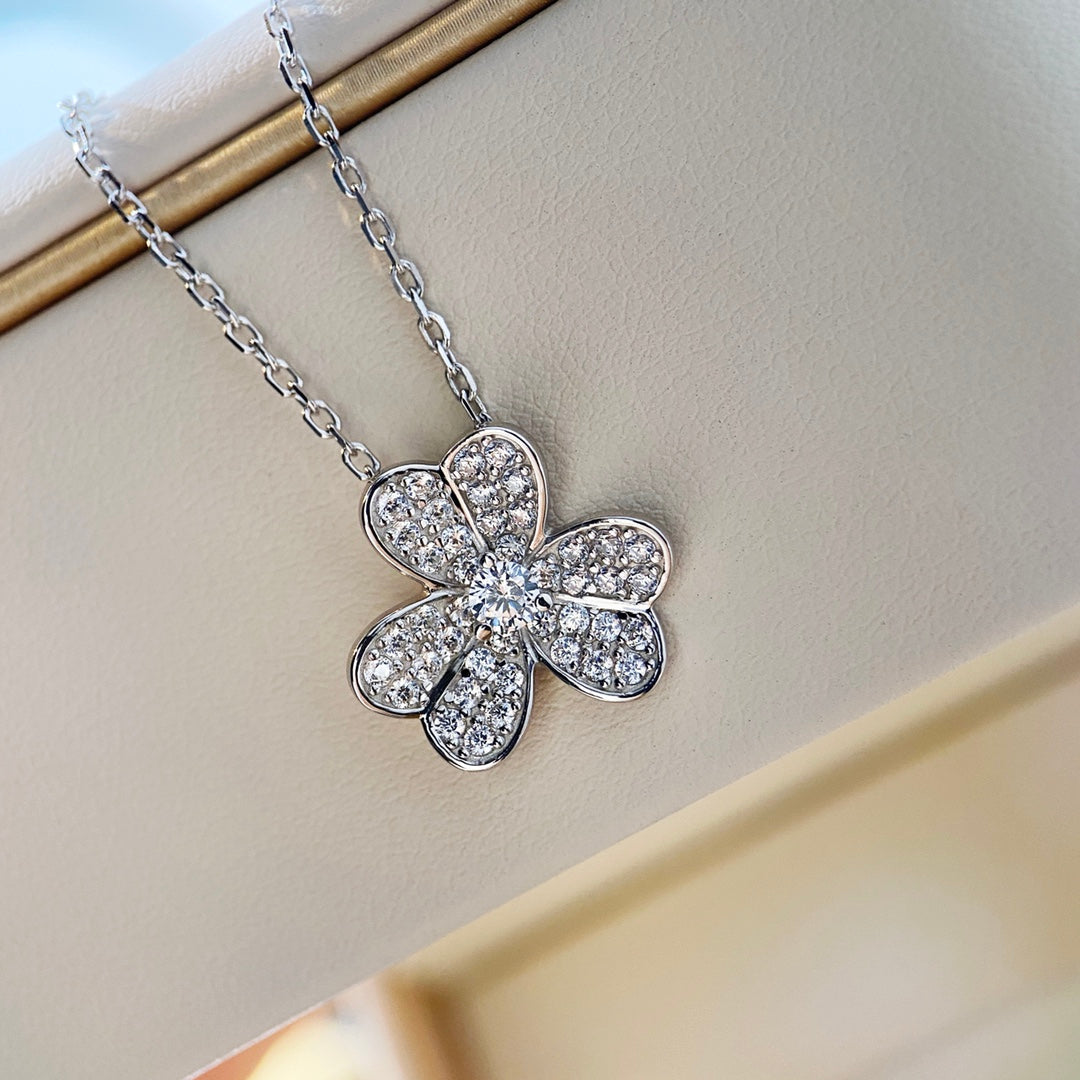 [Limara]CLOVER DIAMOND NECKLACE SILVER