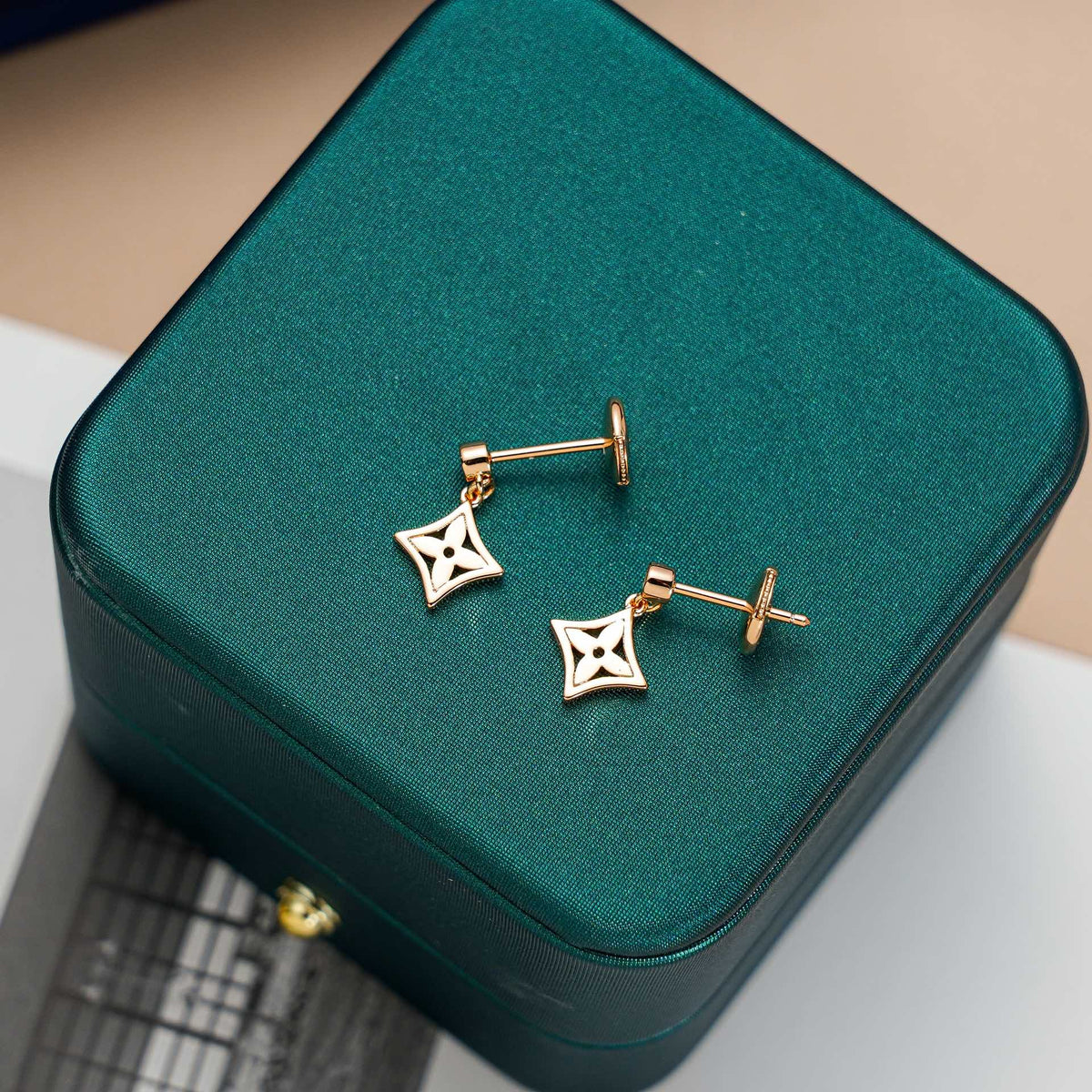 [Limara]STAR EARRINGS GOLD