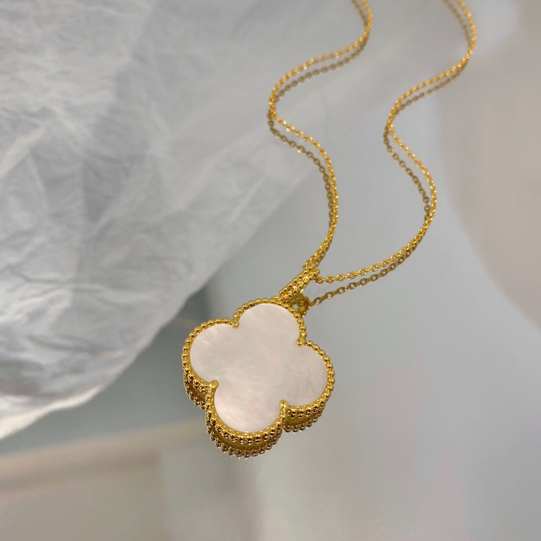 [Limara]CLOVER 25MM MOP LARGE PENDANT NECKLACE