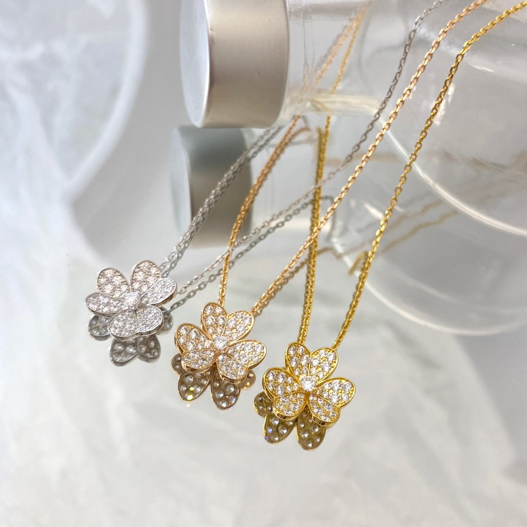 [Limara]PAVÉ DIAMOND FLOWER CHARM NECKLACE