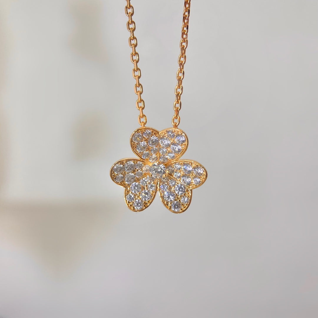 [Limara]PAVÉ DIAMOND FLOWER CHARM NECKLACE