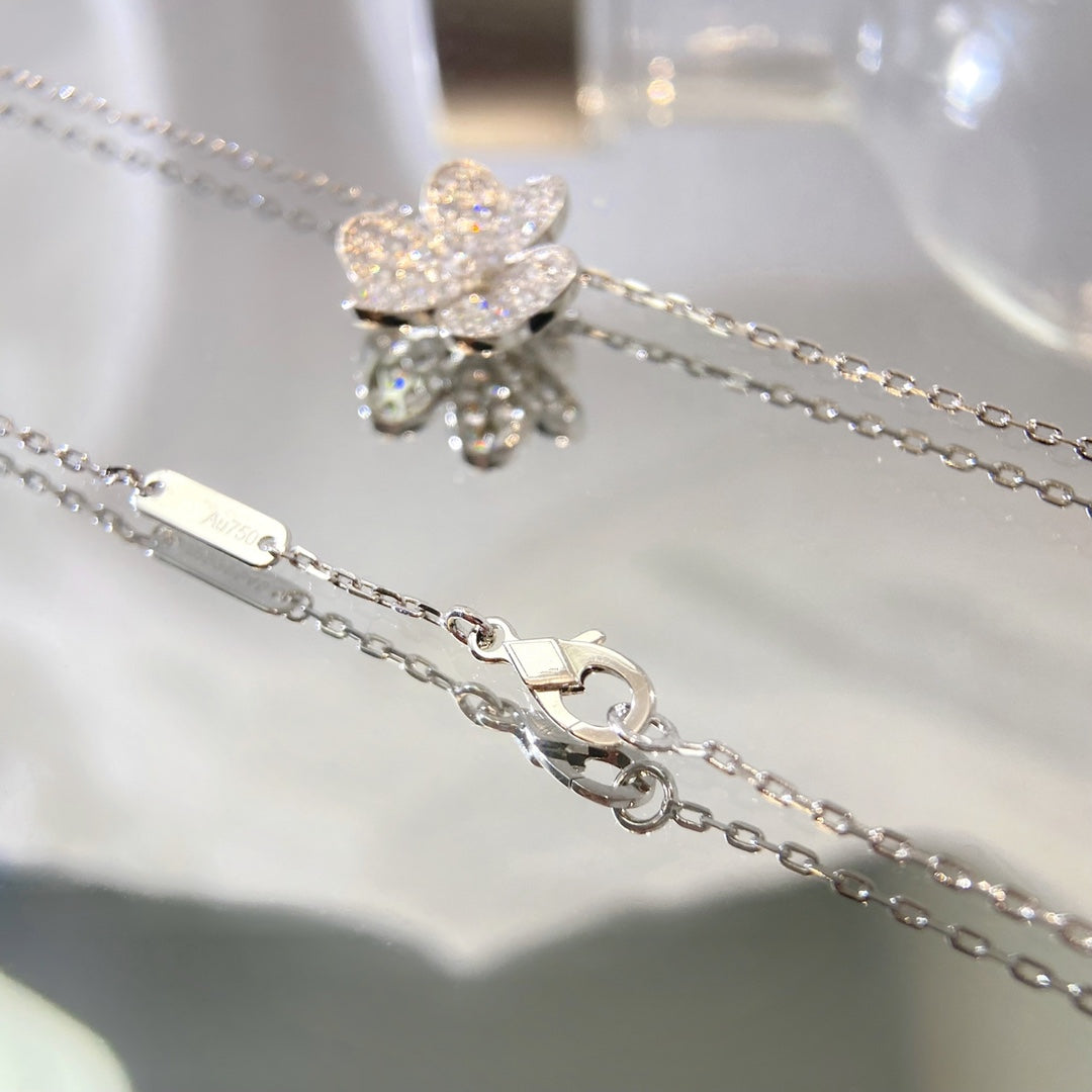 [Limara]PAVÉ DIAMOND FLOWER CHARM NECKLACE