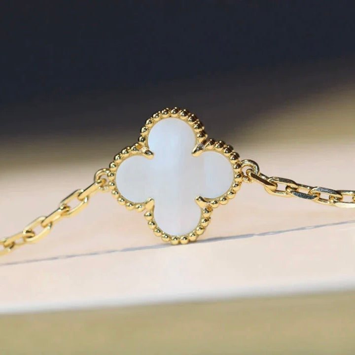 [Limara]CLOVER 20 MOTIFS WHITE MOP NECKLACE