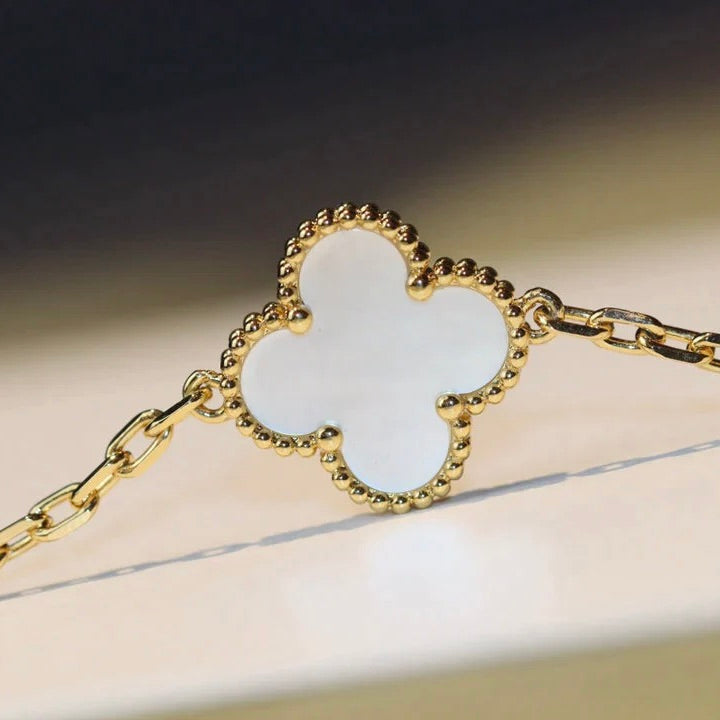 [Limara]CLOVER 20 MOTIFS WHITE MOP NECKLACE