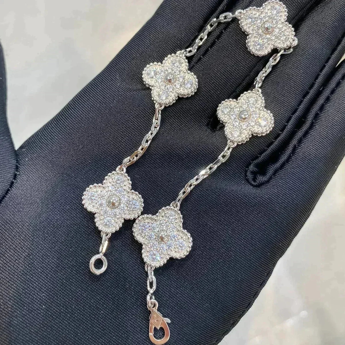 [Limara]LUCKY CLOVER 5-MOTIF BRACELET - FULL-DIAMOND