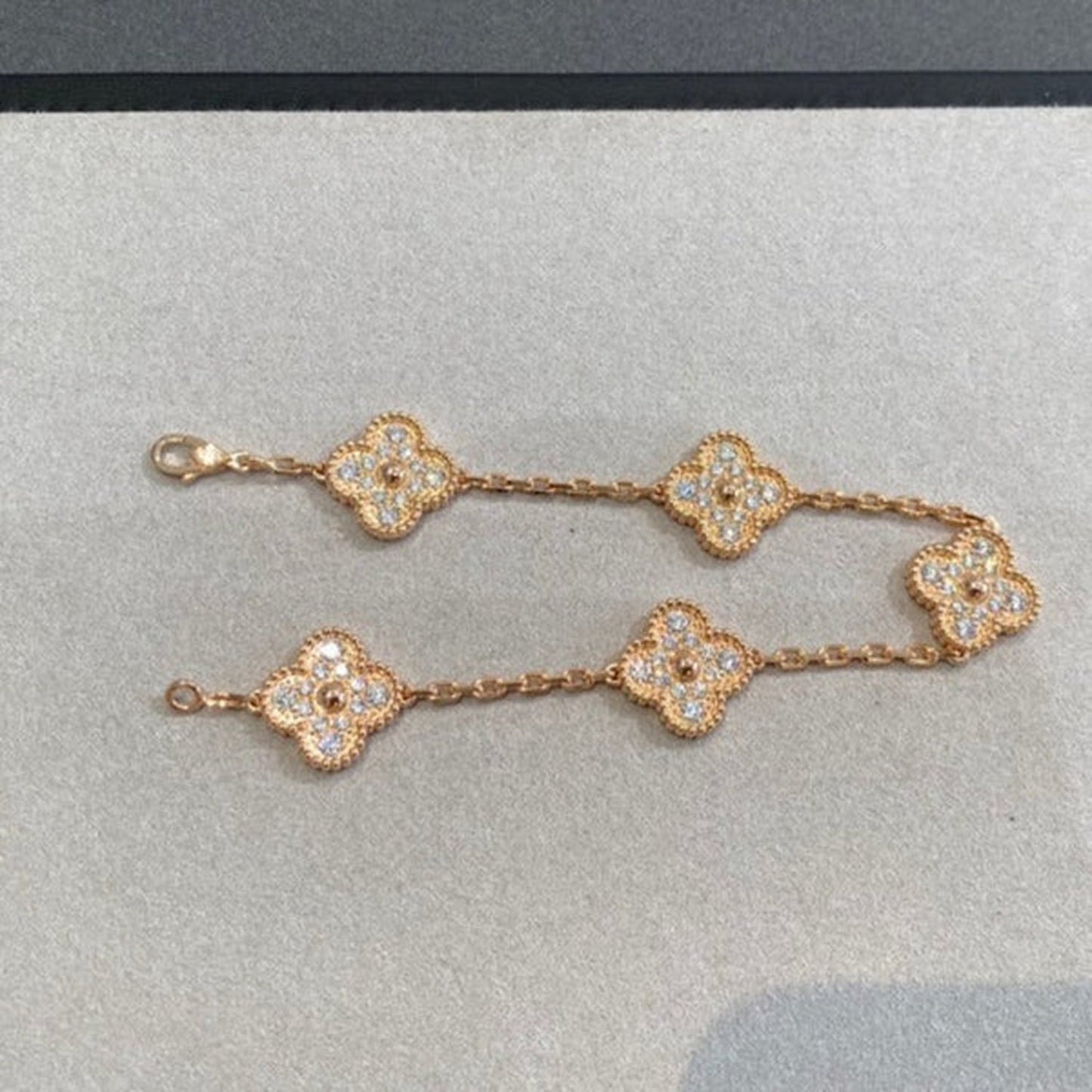 [Limara]LUCKY CLOVER 5-MOTIF BRACELET - FULL-DIAMOND
