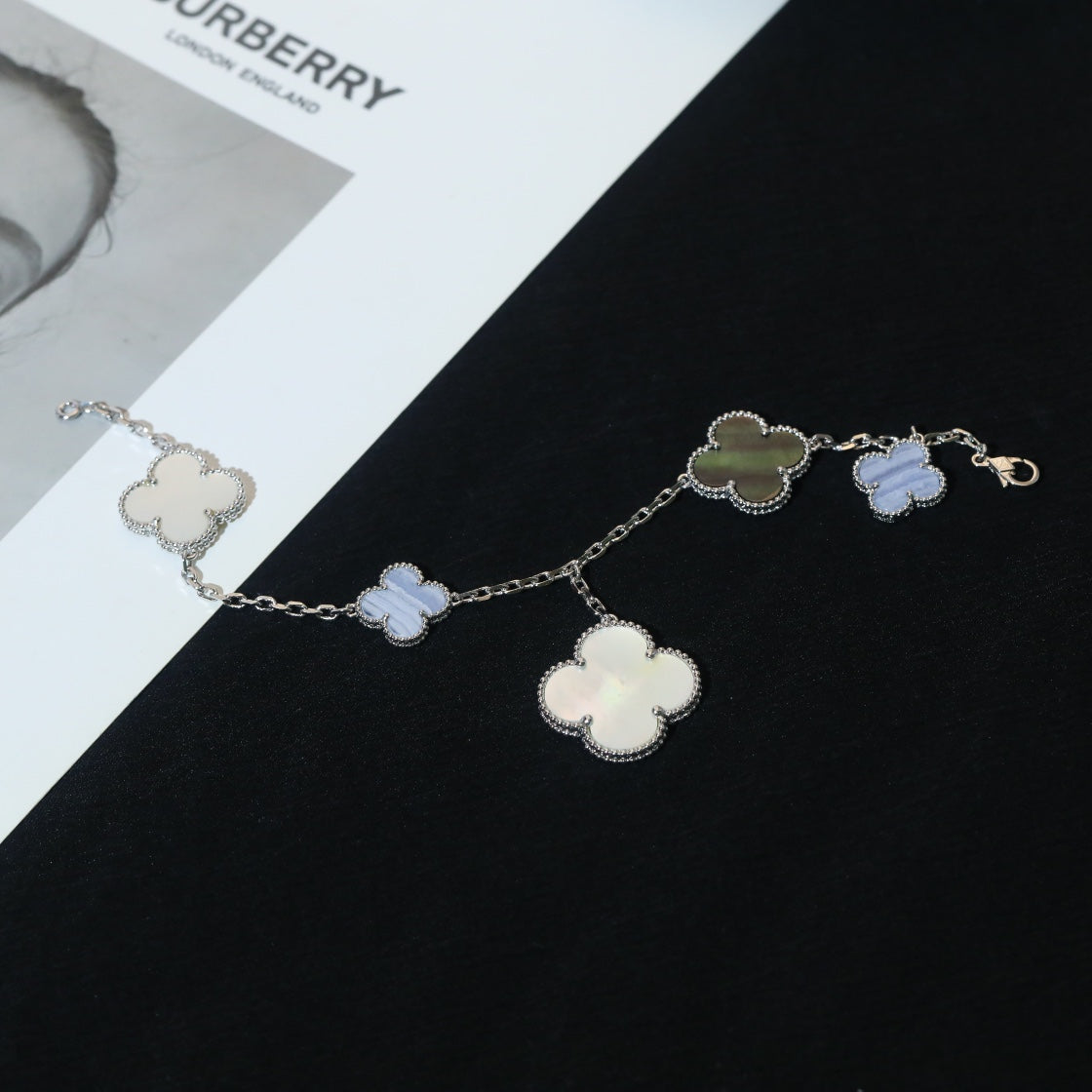 [Limara]CLOVER BRACELET 5 MOTIFS MOP CHALCEDONY SILVER