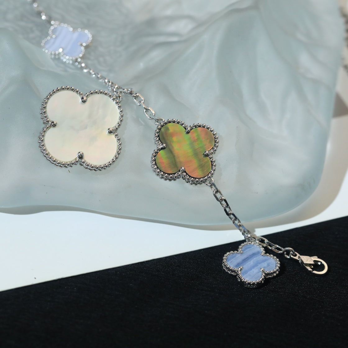 [Limara]CLOVER BRACELET 5 MOTIFS MOP CHALCEDONY SILVER