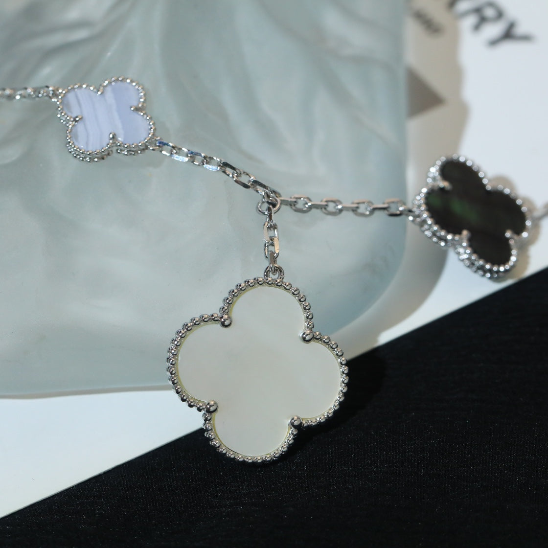 [Limara]CLOVER BRACELET 5 MOTIFS MOP CHALCEDONY SILVER