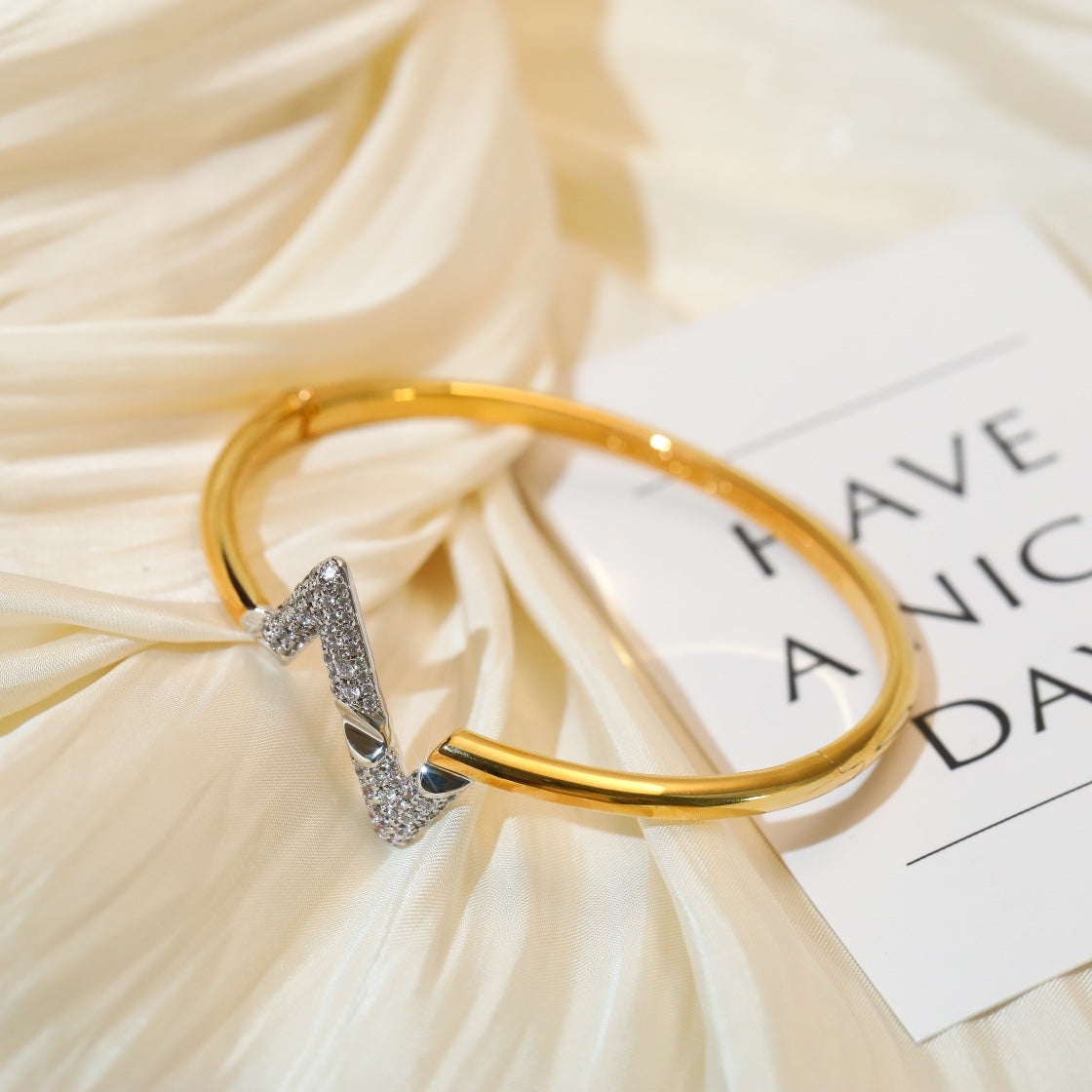 [Limara]VOLTE UPSITE DOWN GOLD DIAMOND BRACELET