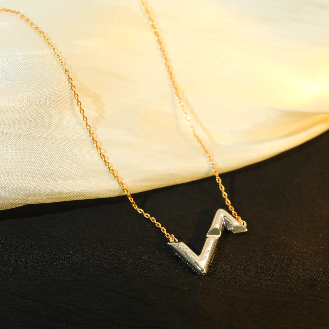 [Limara]VOLT SILVER DIAMOND PEDANT NECKLACE