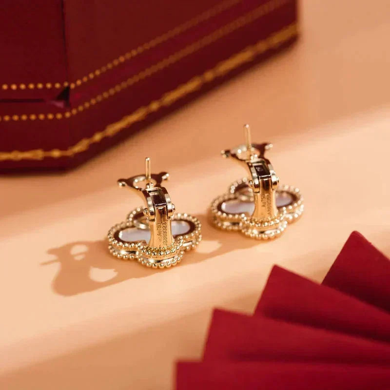 [Limara]CLOVER MEDIUM 1 MOTIFS  WHITE MOP STUD EARRINGS