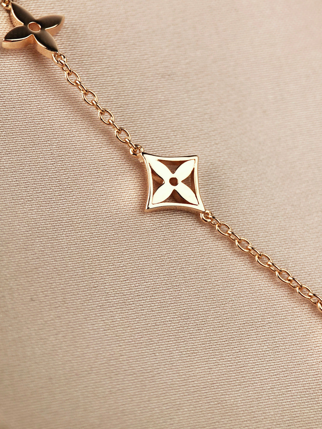 [Limara]STAR AND SUN 7 MOTIFS GOLD BRACELET