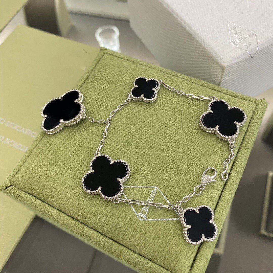 [Limara]CLOVER 5 MOTIFS SIVLER ONYX BRACELET