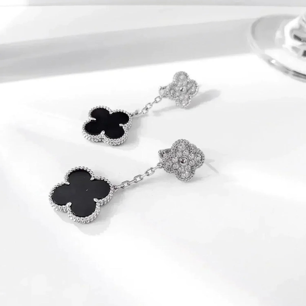 [Limara]CLOVER 2 MOTIFS  DIAMOND ONYX EARRINGS SILVER