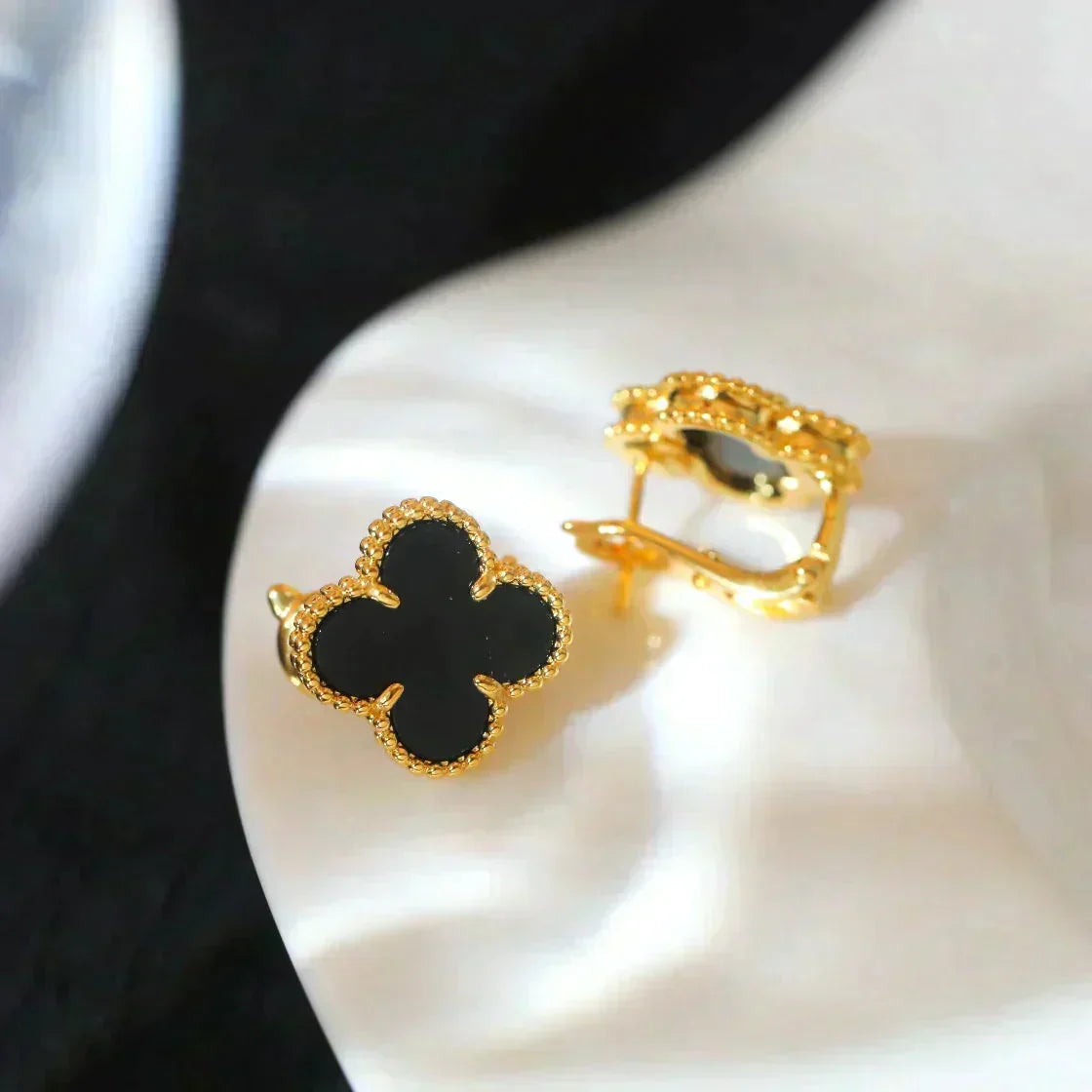 [Limara] CLOVER MEDIUM 1 MOTIFS  ONYX STUD EARRINGS