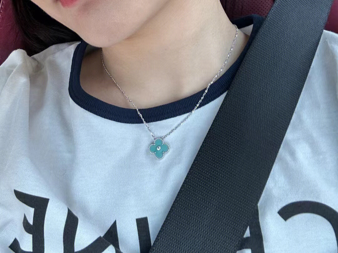 [Limara]CLOVER 1 DIAMOND LIGHT BLUE SILVER NECKLACE