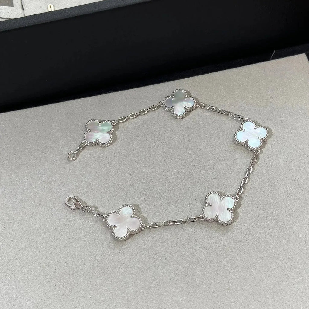 [Limara]LUCKY CLOVER 5-MOTIF-ARMBAND – WEISSES PERLMUTT-KOLLEKTION