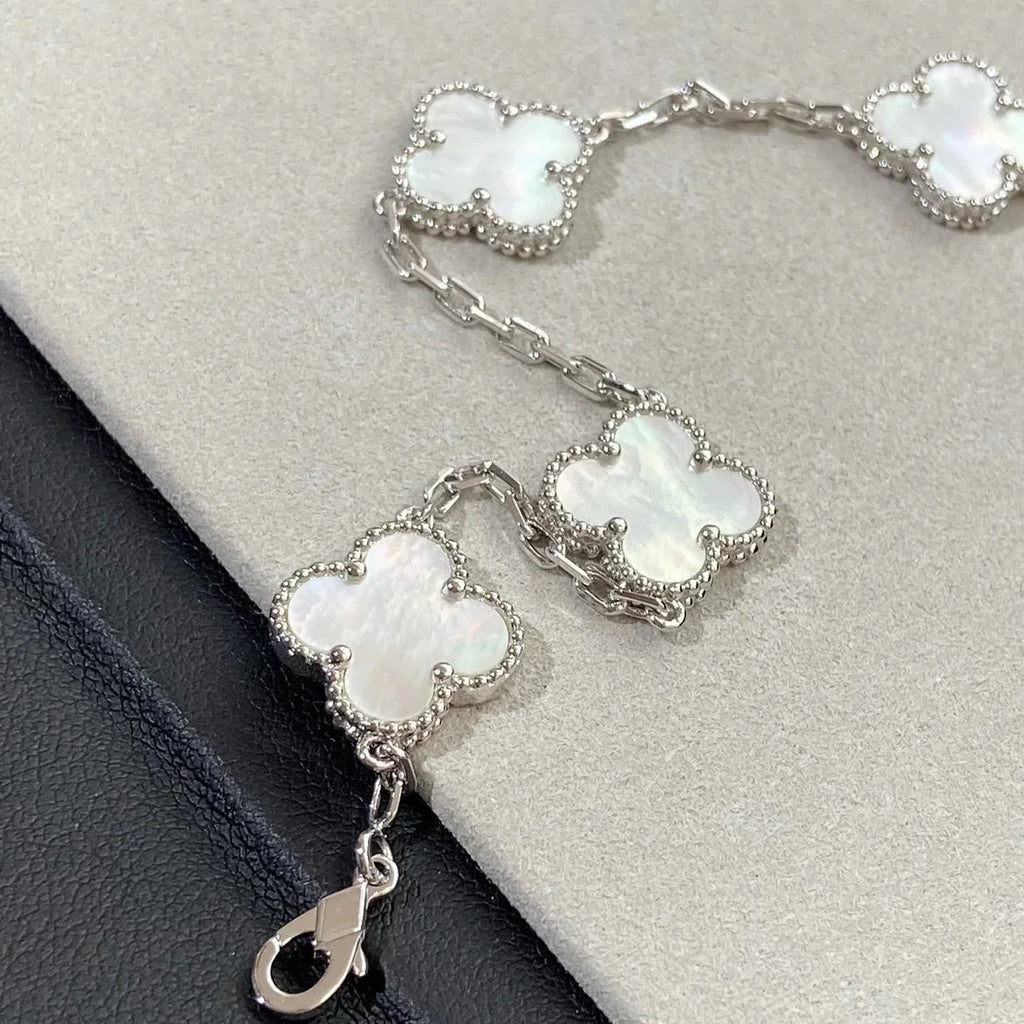 [Limara]LUCKY CLOVER 5-MOTIF-ARMBAND – WEISSES PERLMUTT-KOLLEKTION