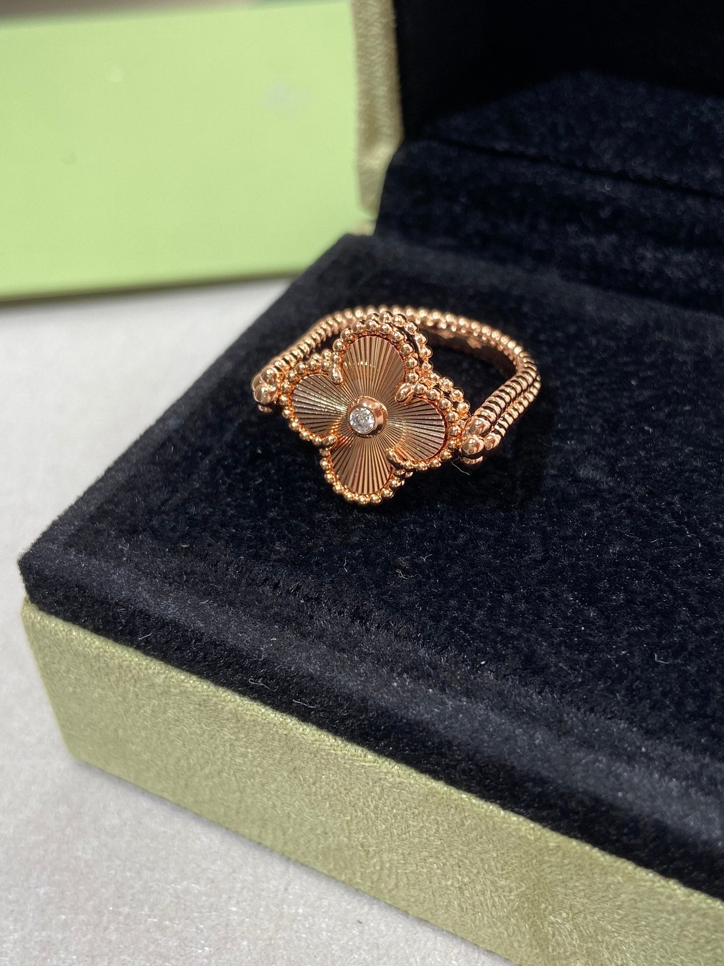 [Limara]LUCKY CLOVER GOLD REVERSIBLE RING