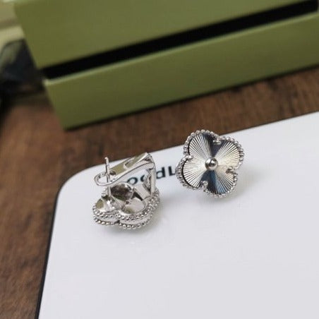 [Limara]CLOVER MEDIUM STUD EARRINGS