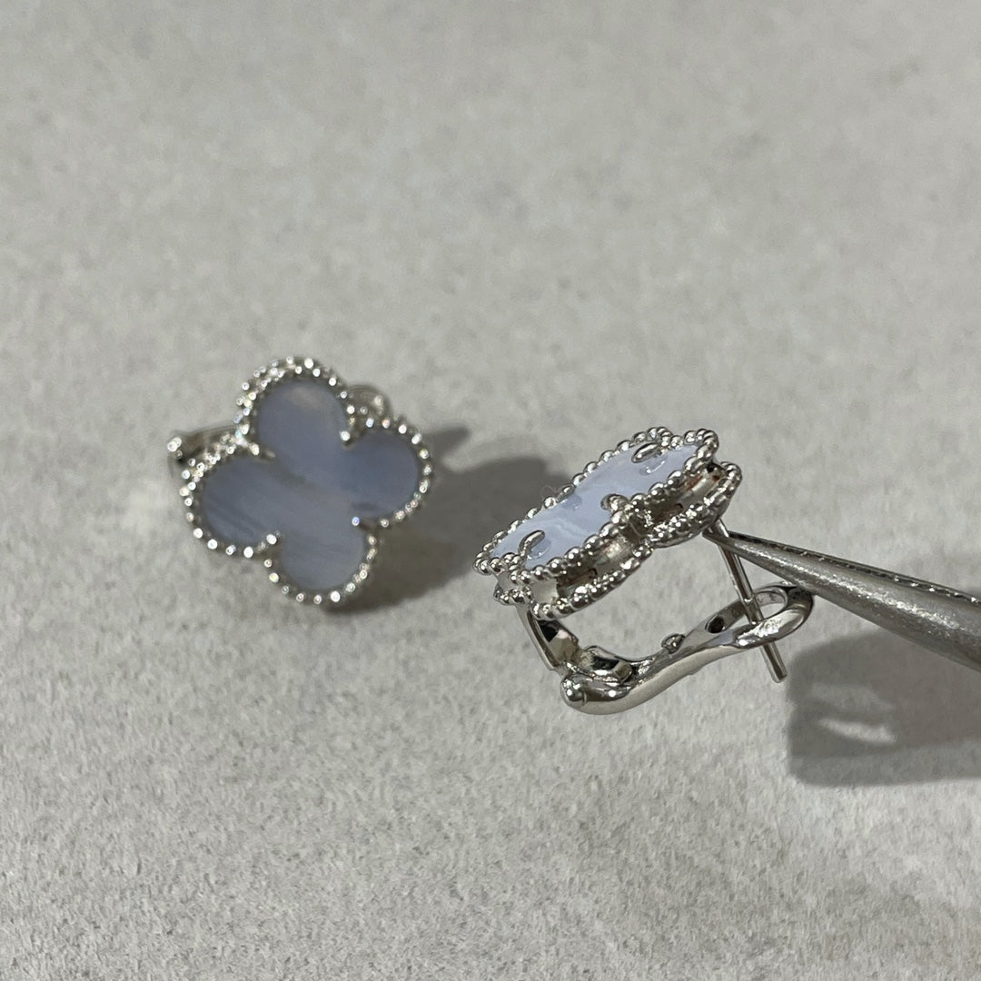 [Limara]CLOVER CHALCEDONY SILVER STUD EARRINGS