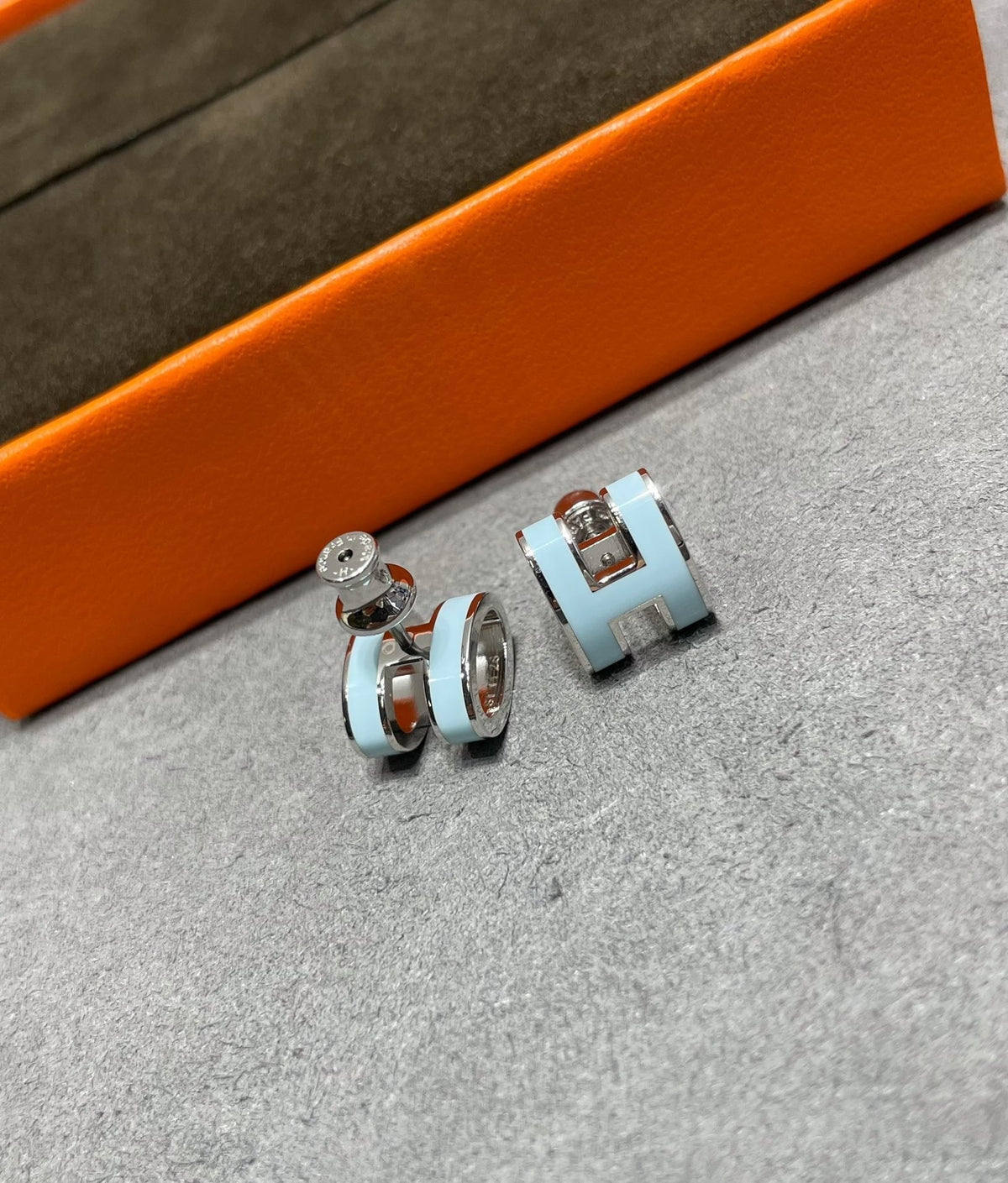 [Limara]POP H SKY BLUE STUD EARRINGS