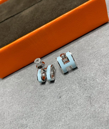 [Limara]POP H SKY BLUE STUD EARRINGS