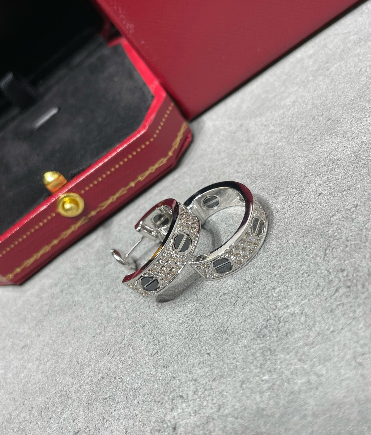 [Limara] LOVE CERAMIC DIAMOND PAVED SILVER EARRINGS