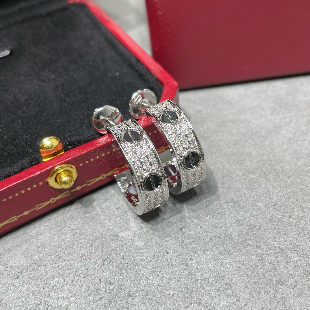 [Limara] LOVE CERAMIC DIAMOND PAVED SILVER EARRINGS