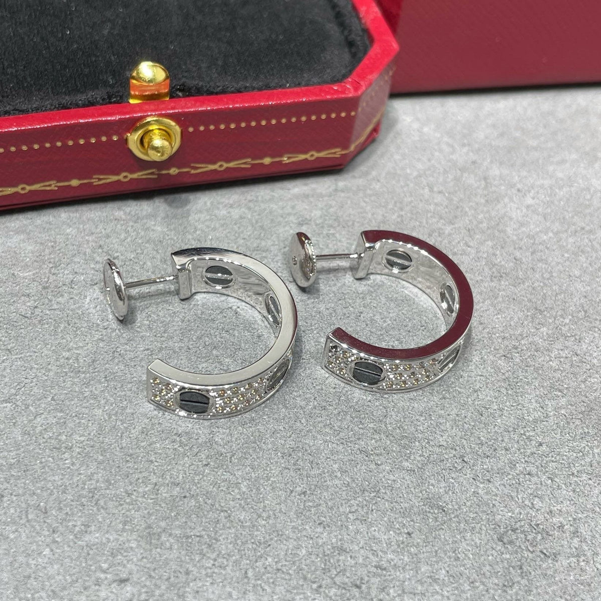 [Limara] LOVE CERAMIC DIAMOND PAVED SILVER EARRINGS