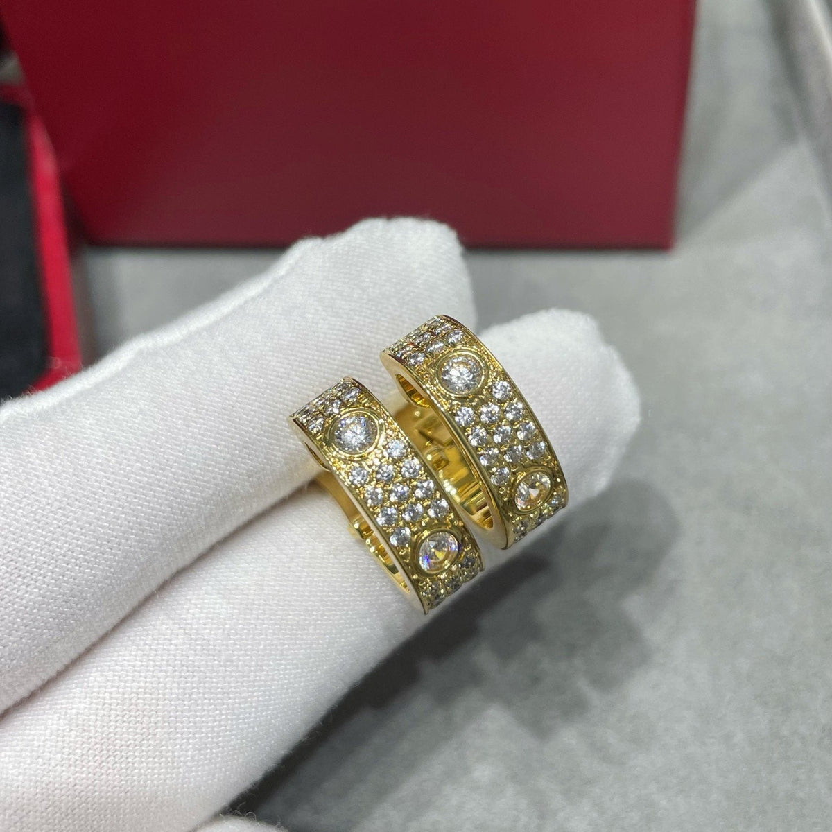 [Limara] LOVE 5.5MM DIAMOND PAVED EARRINGS