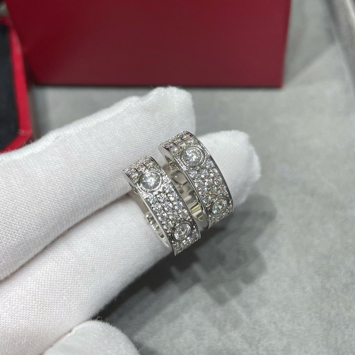 [Limara] LOVE 5.5MM DIAMOND PAVED EARRINGS