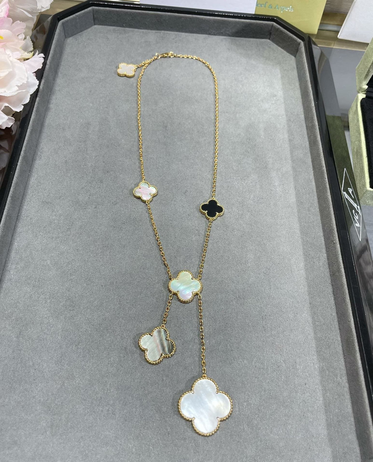 [Limara]CLOVER 6 MOTIF MOP ONYX GOLD NECKLACE
