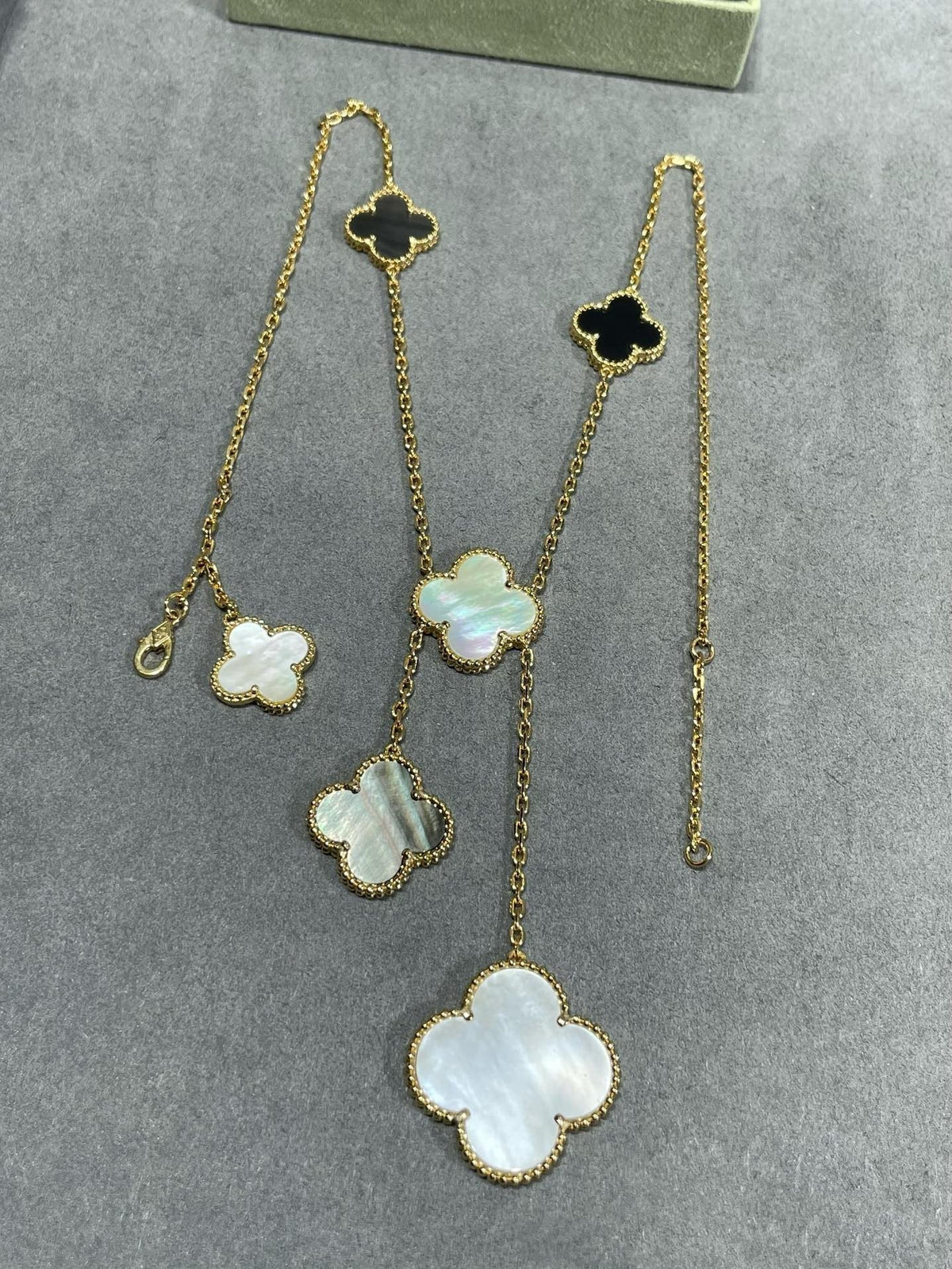 [Limara]CLOVER 6 MOTIF MOP ONYX GOLD NECKLACE