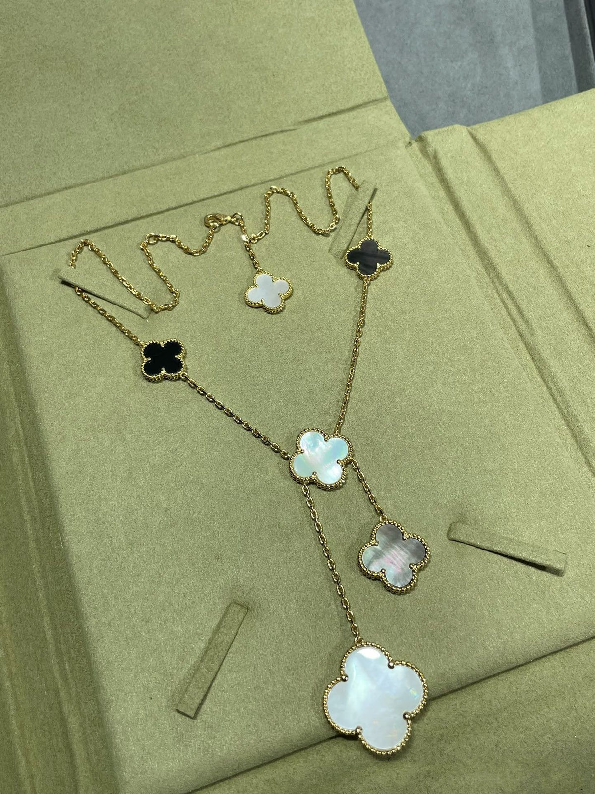 [Limara]CLOVER 6 MOTIF MOP ONYX GOLD NECKLACE
