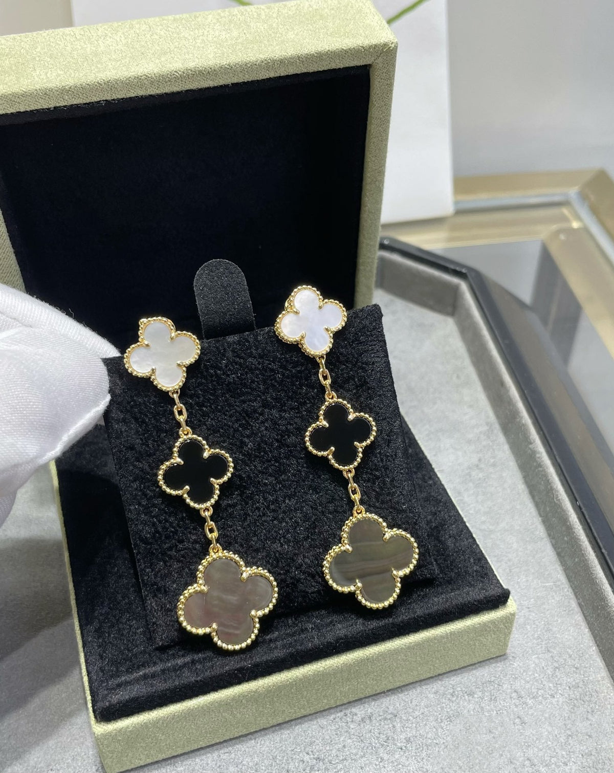 [Limara]CLOVER 3 MOTIF MOP ONYX DARK MOP PINK GOLD EARRINGS